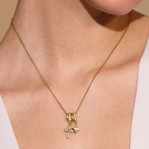 Elegant Gold Pendant Necklace R149